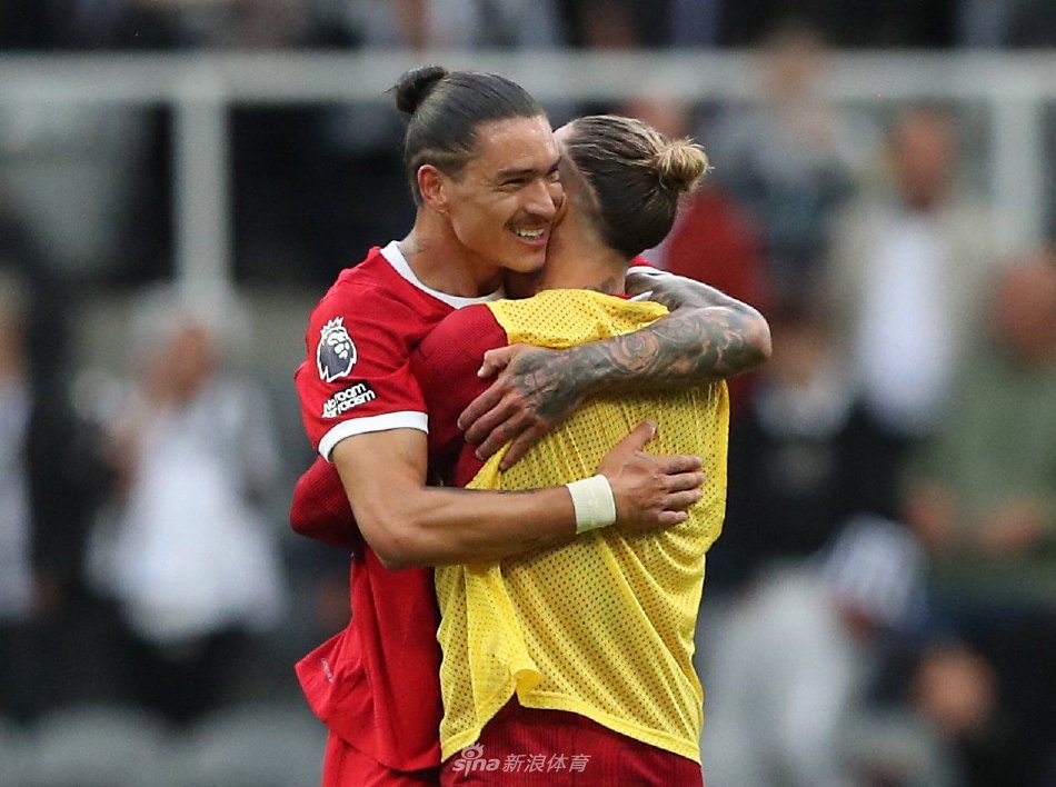 人注目的明 人注目的明